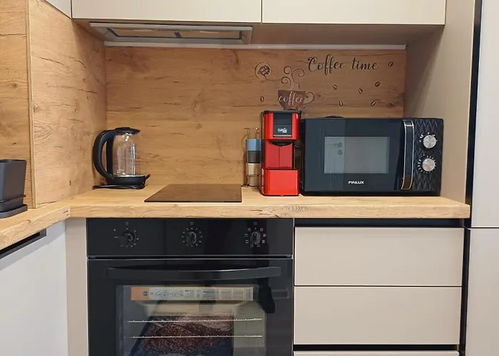 Your In With Free Private Parking Apartment