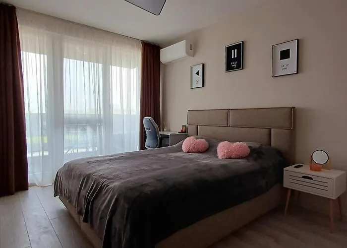 Your In With Free Private Parking Apartment