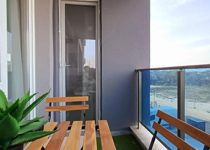 Your In With Free Private Parking Apartment *