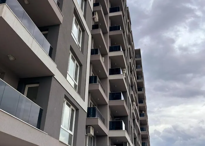 Your In With Free Private Parking Apartment