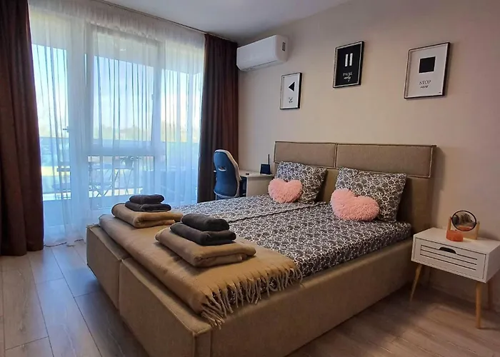 Your In With Free Private Parking 普罗夫迪夫