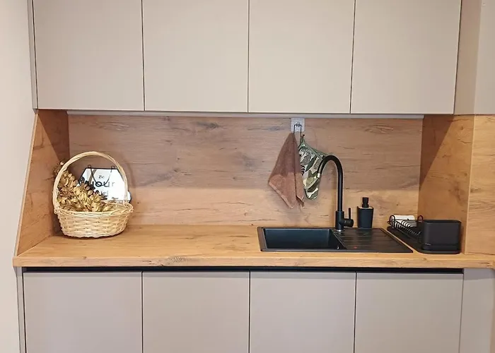 Your In With Free Private Parking 普罗夫迪夫