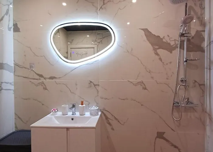 Your In With Free Private Parking Lägenhet