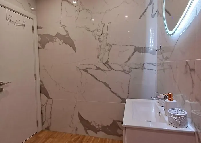 Your In With Free Private Parking * 普罗夫迪夫